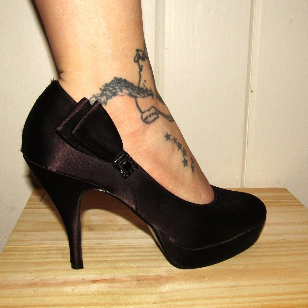 Formal heels with bows